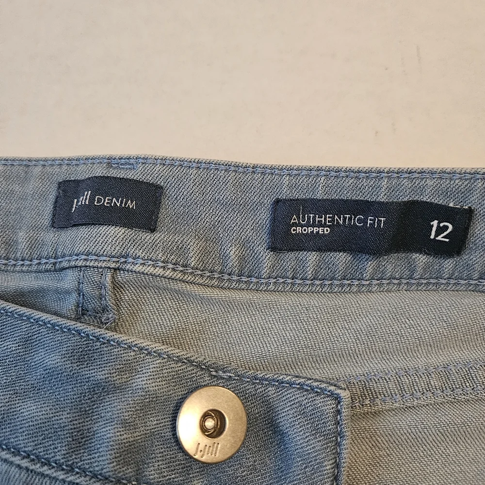 J Jill Authentic Fit crop light stone wash, frayed hem, straight leg, size 12 - Picture 3 of 15